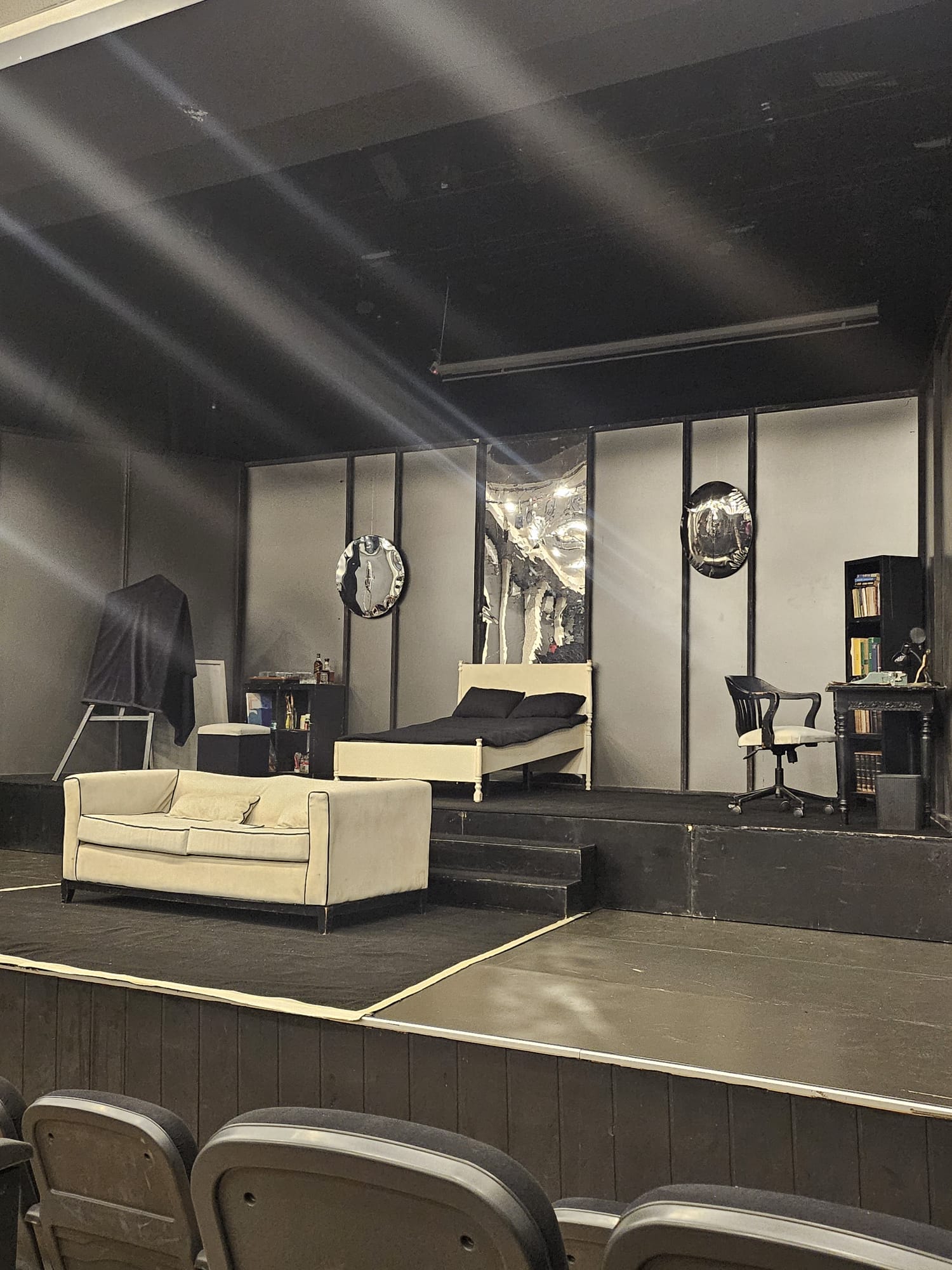 Evlilikte Ufak Tefek Cinayetler Sub Image 1